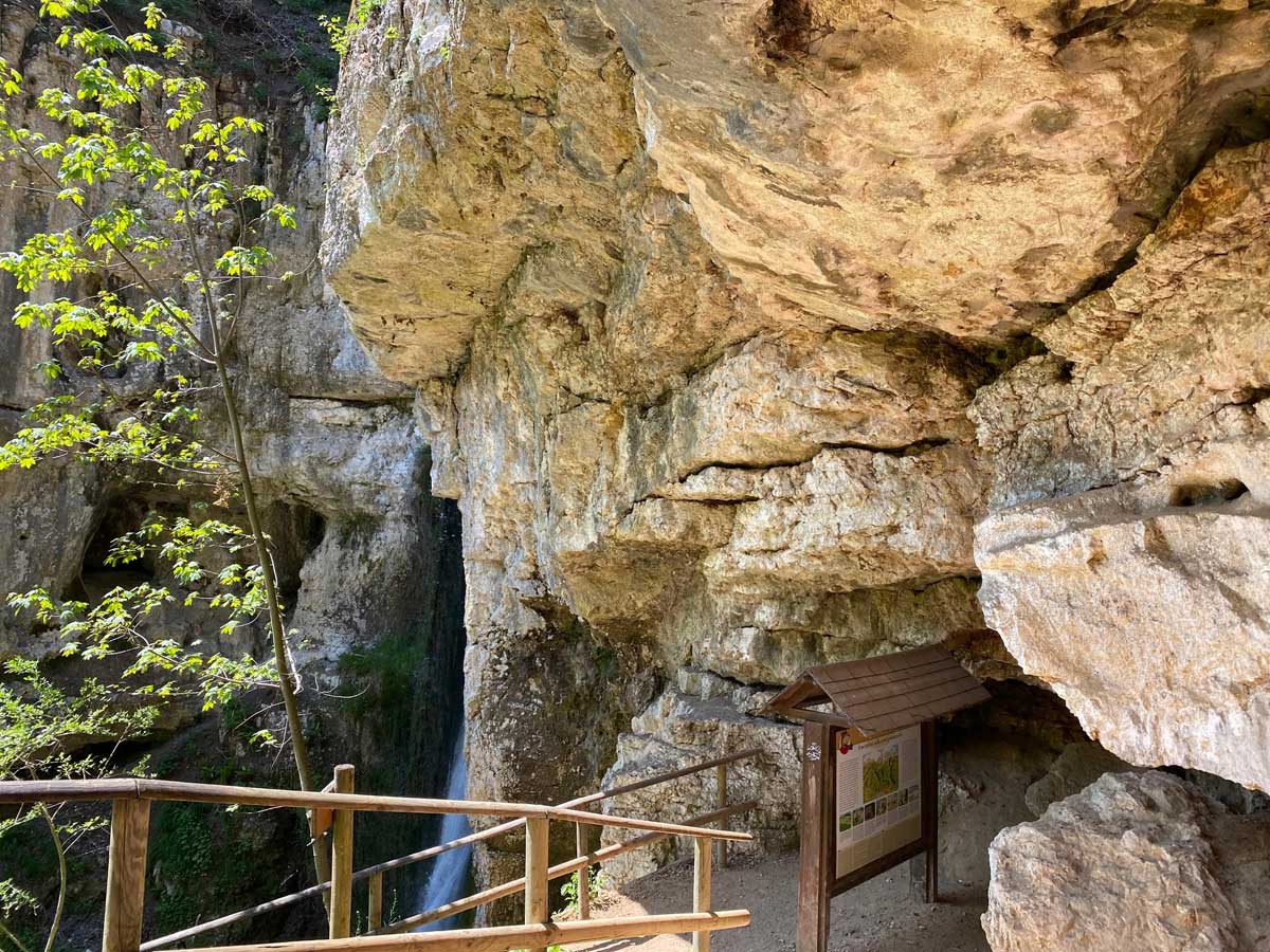 grotta preistorica lessinia molina