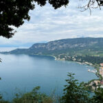 vista sul Lago di Garda e il paese di Garda dalla Rocca di Garda
